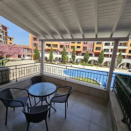 V Tichom Prostredi Marina Cape Апартамент